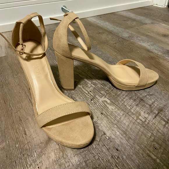 Classic Tan Heels - Picture 2 of 2